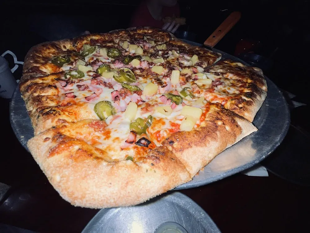 Jalapeño Hawaiian Pizza
